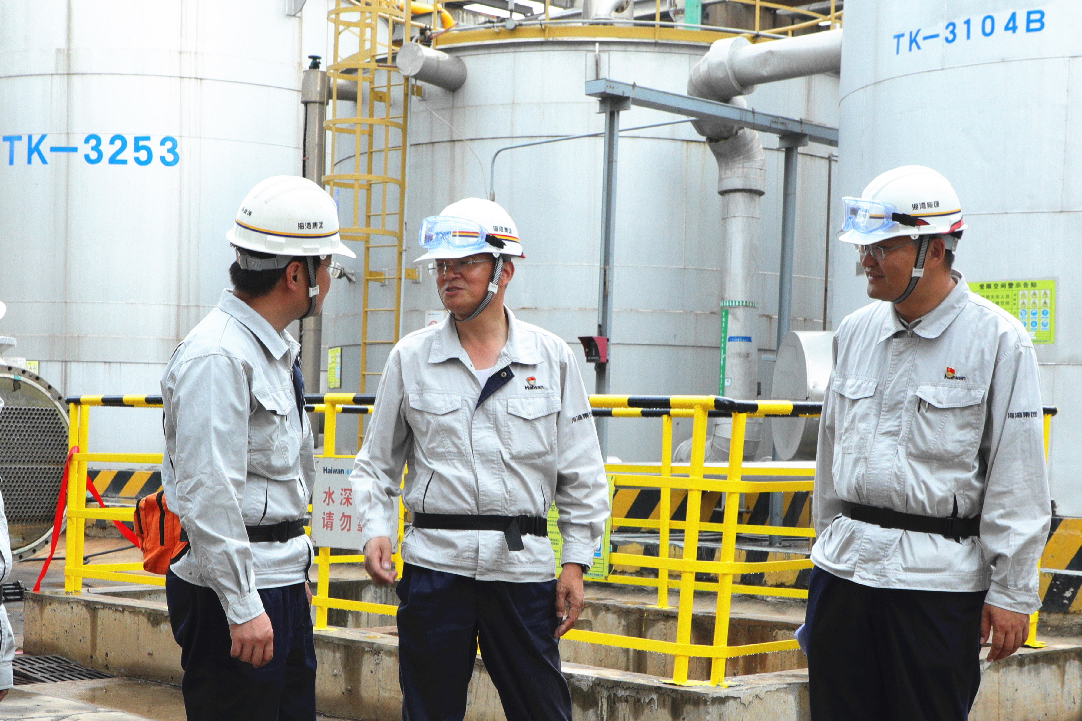 海灣化(hua)學組織端(duān)午節前安(ān)全檢查