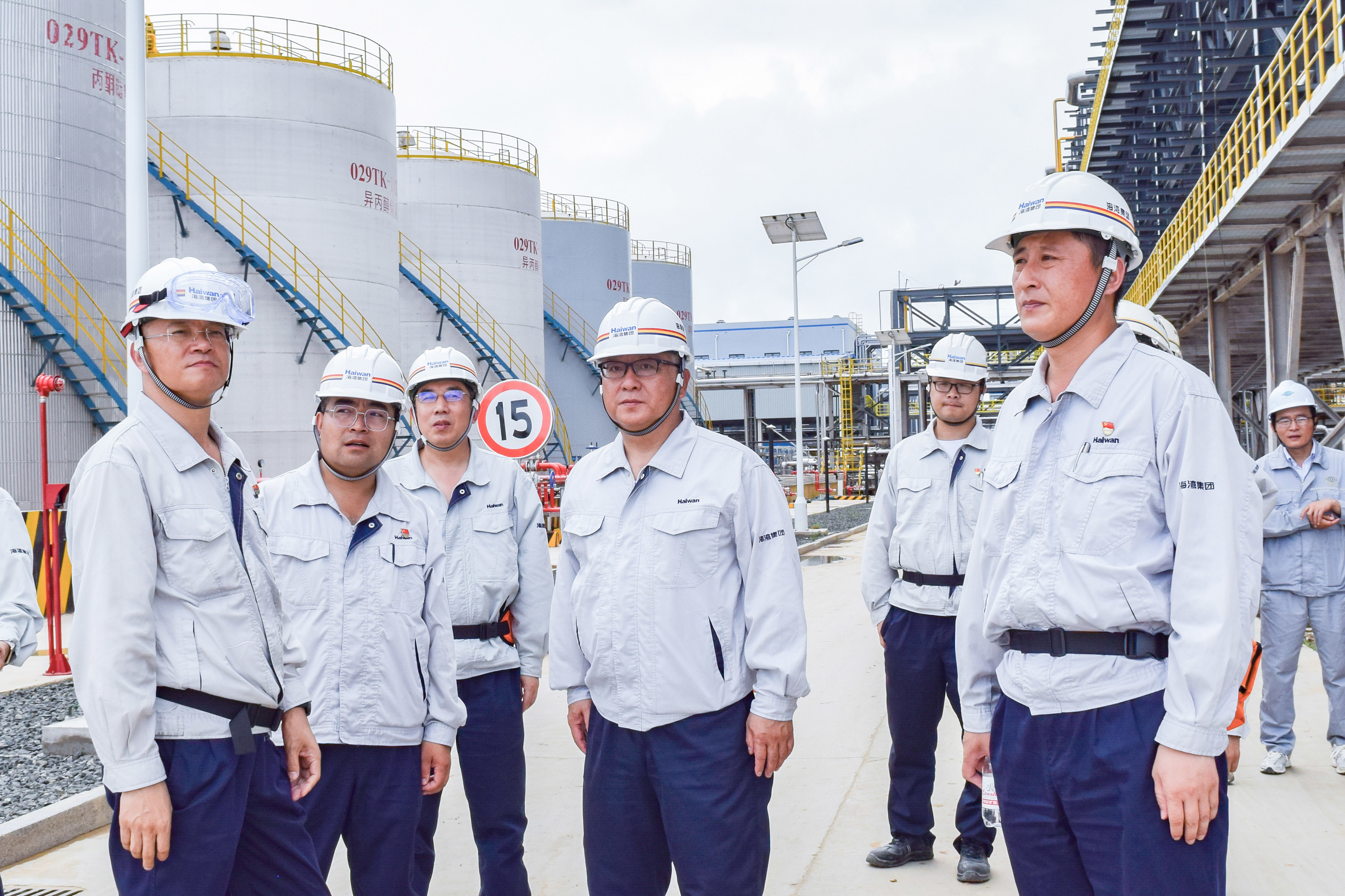 李明董(dong)事長帶隊(duì)檢查安全(quan)生産工作(zuo)