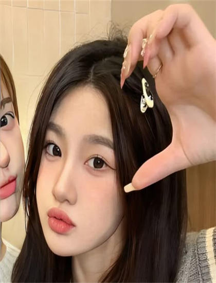 表演艺术解析：反派的崛起：交叉骨的角色选择的恰当性与艺术效果 理解表演与导演的配合